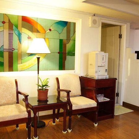 Athens Hotel Taichung Bagian luar foto