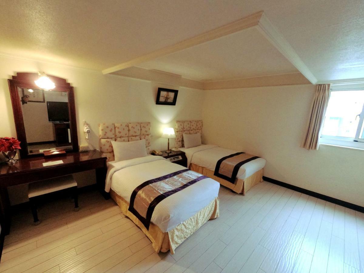 Athens Hotel Taichung Bagian luar foto