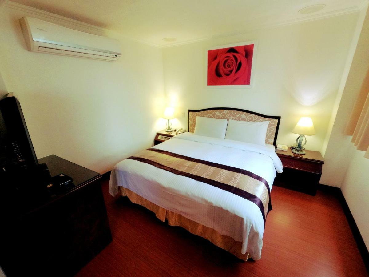 Athens Hotel Taichung Bagian luar foto