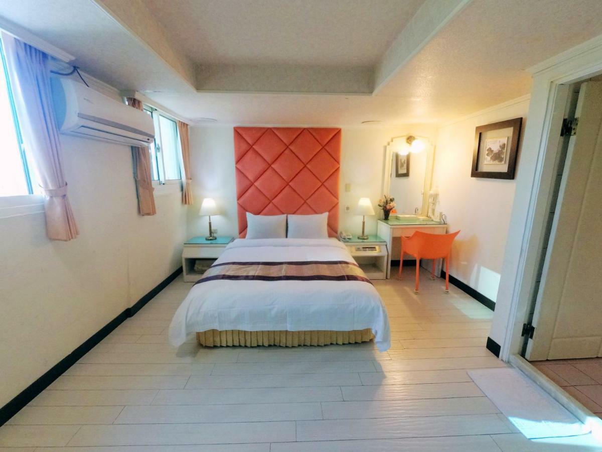 Athens Hotel Taichung Bagian luar foto