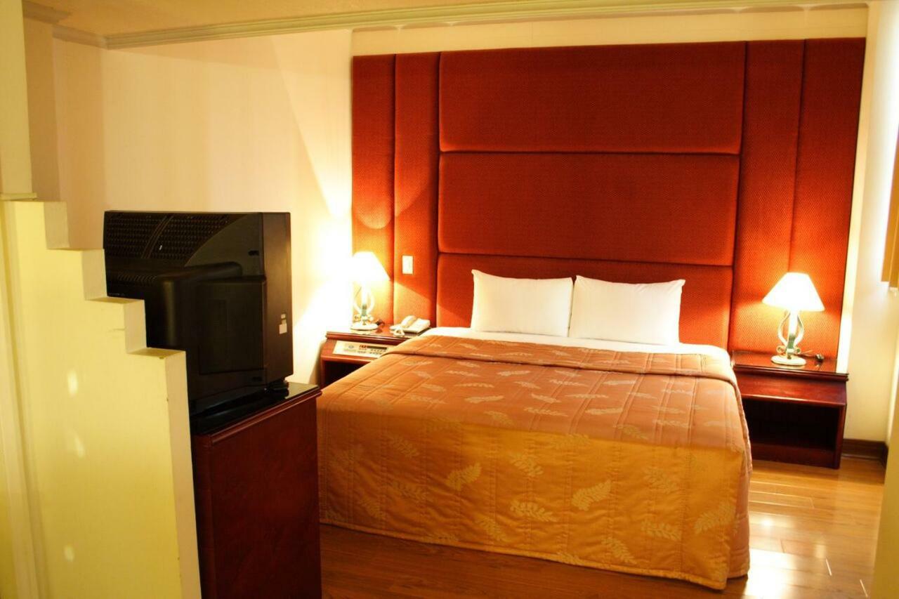 Athens Hotel Taichung Bagian luar foto