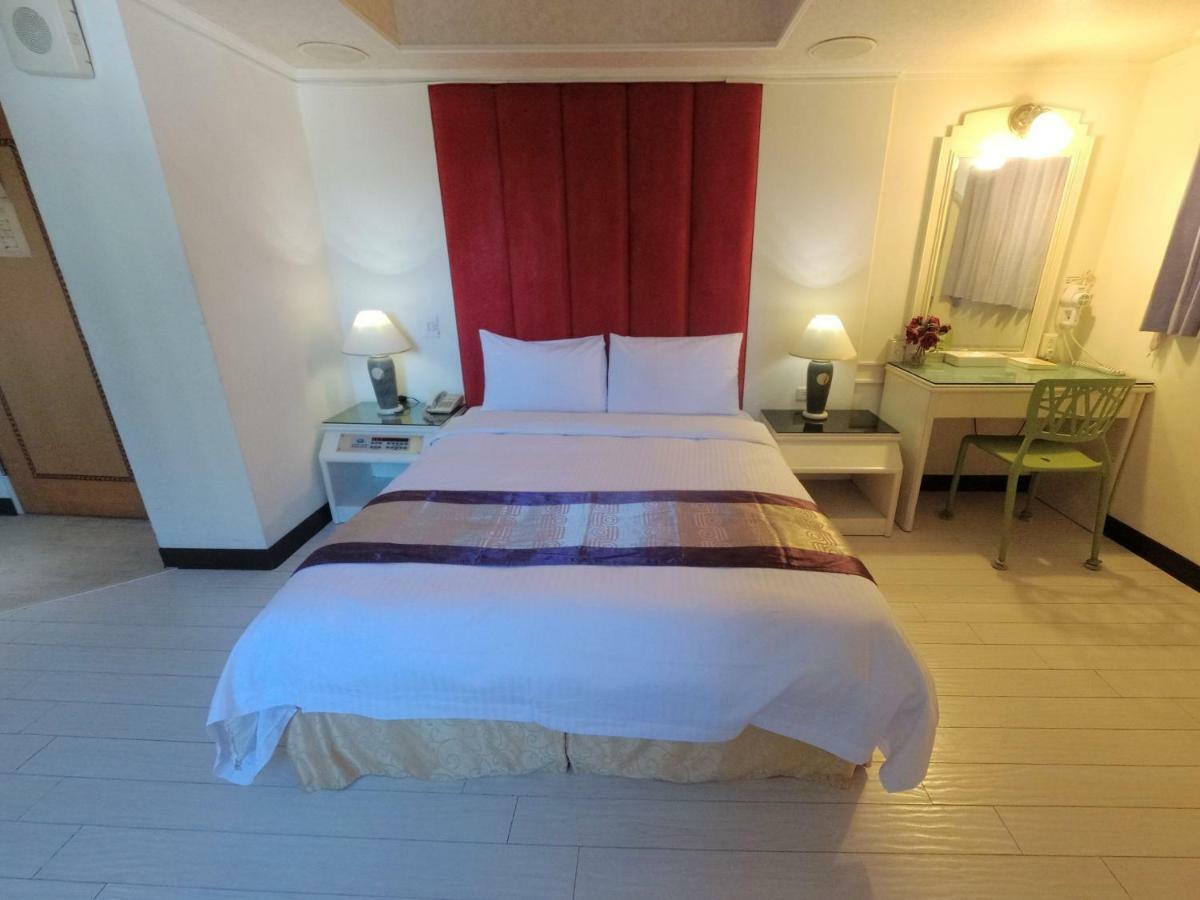 Athens Hotel Taichung Bagian luar foto