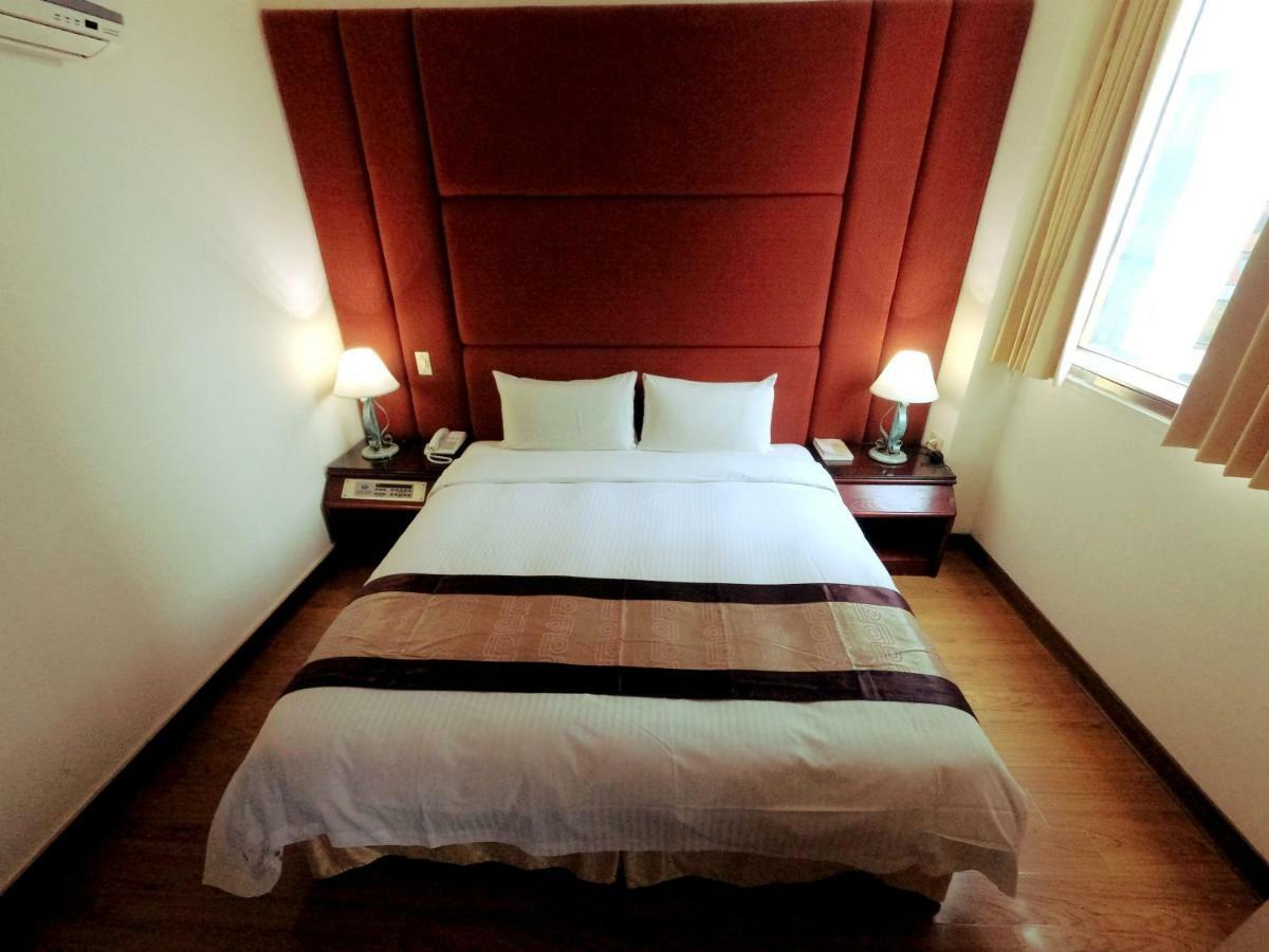 Athens Hotel Taichung Bagian luar foto