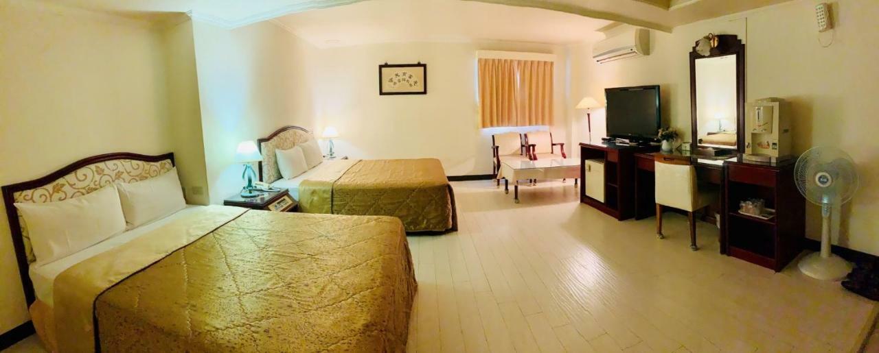 Athens Hotel Taichung Bagian luar foto