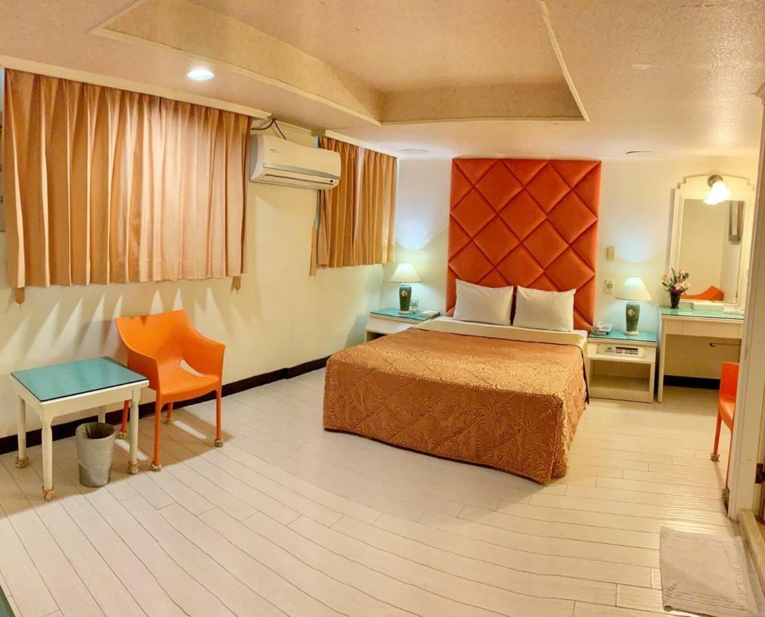 Athens Hotel Taichung Bagian luar foto