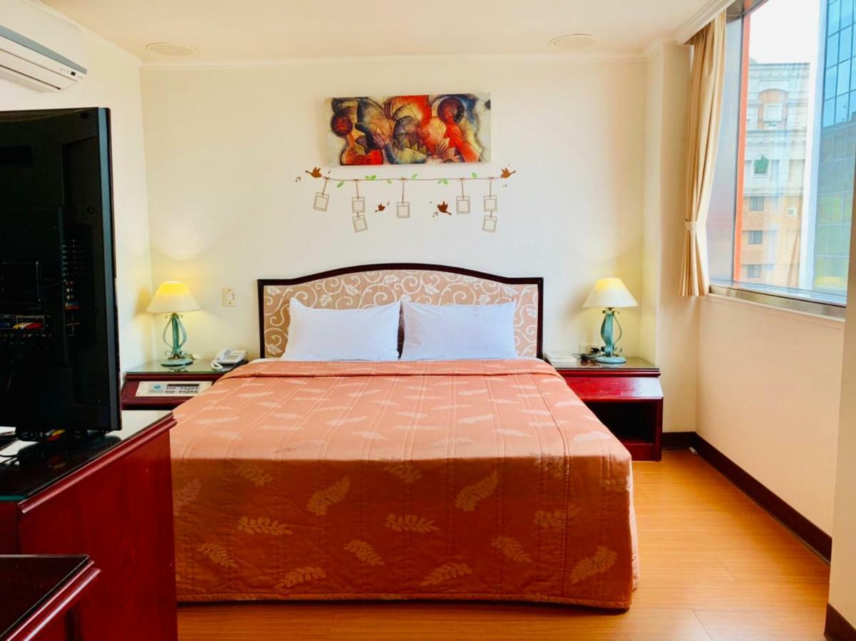 Athens Hotel Taichung Bagian luar foto