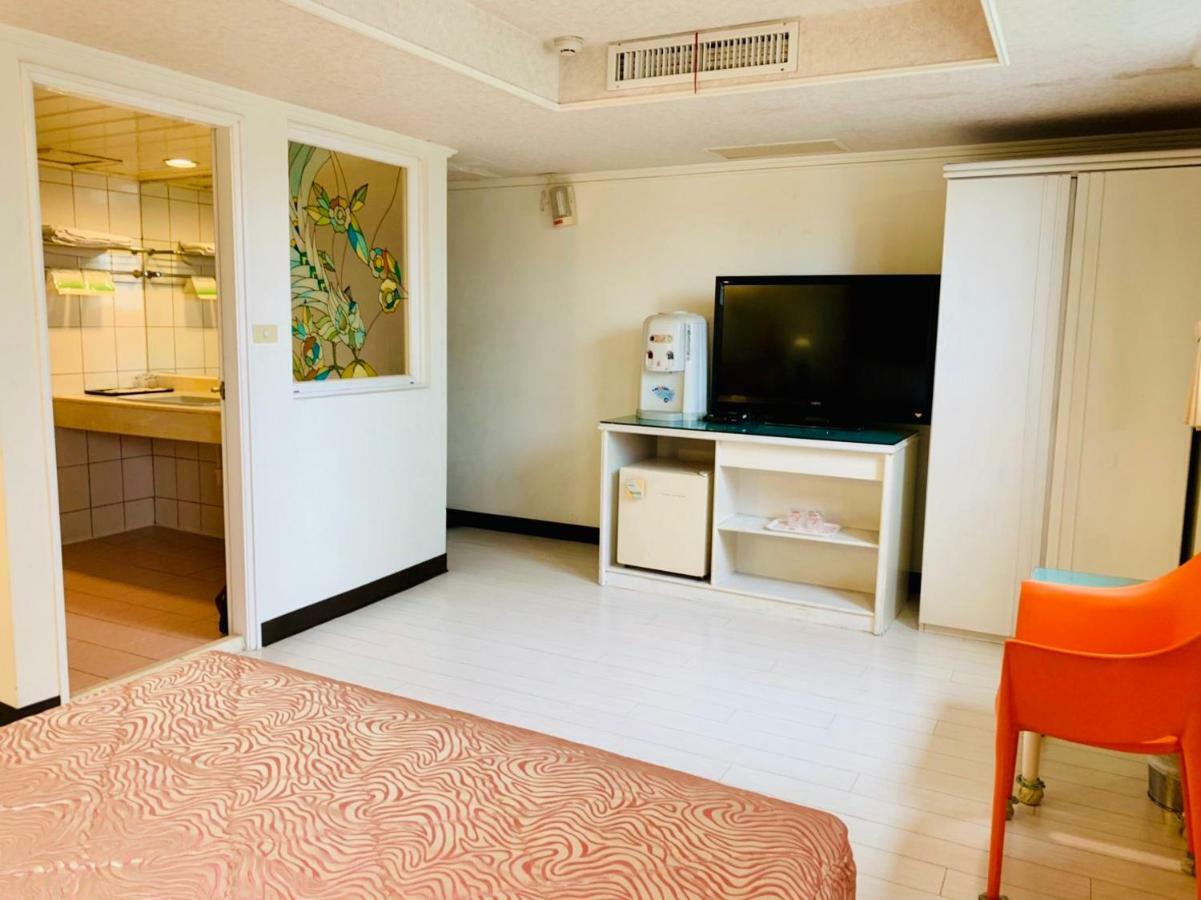 Athens Hotel Taichung Bagian luar foto