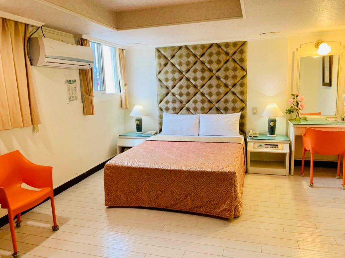Athens Hotel Taichung Bagian luar foto