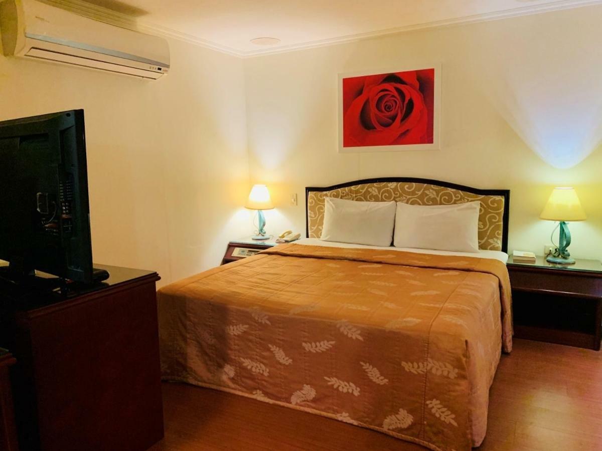 Athens Hotel Taichung Bagian luar foto