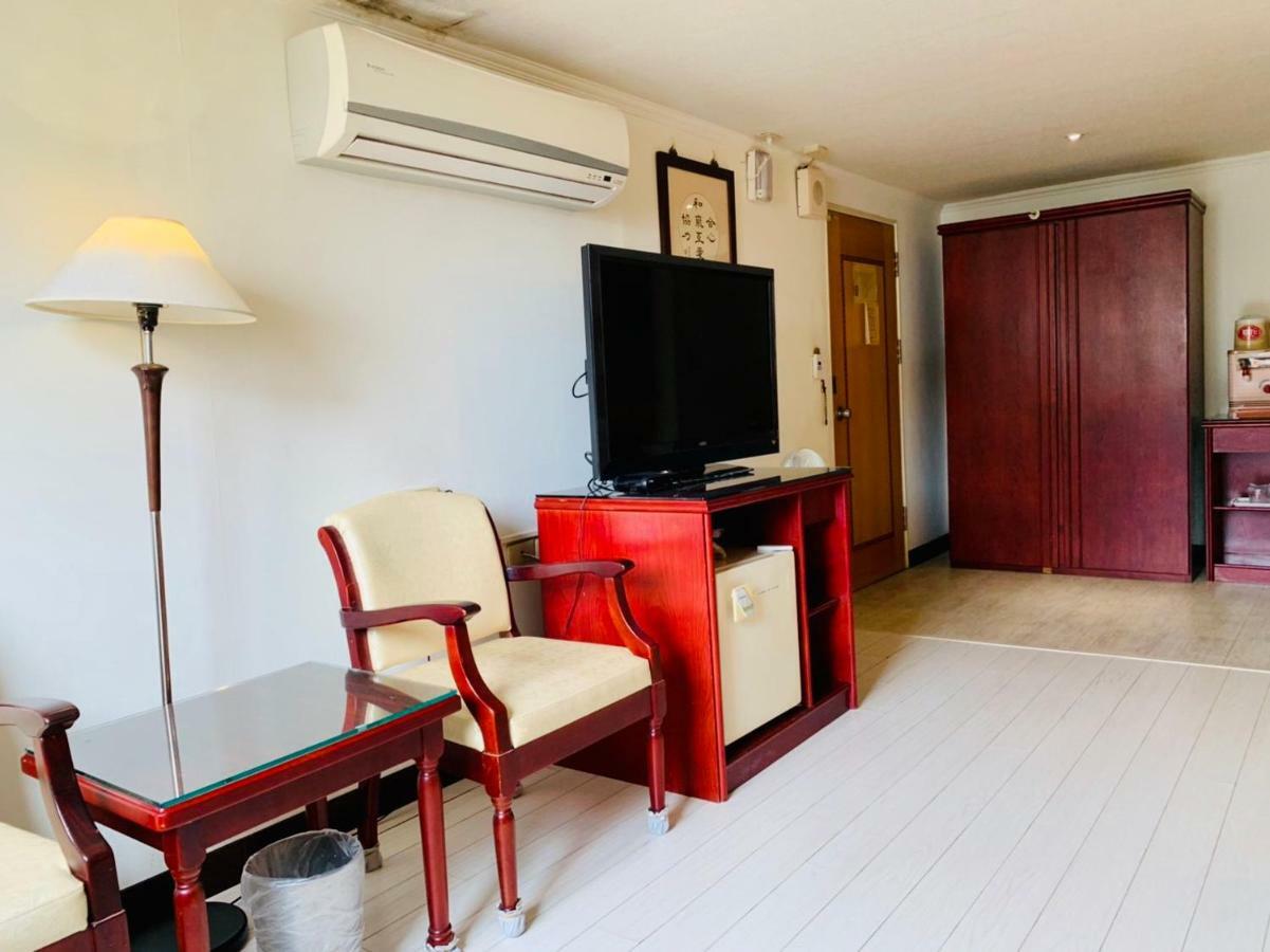 Athens Hotel Taichung Bagian luar foto